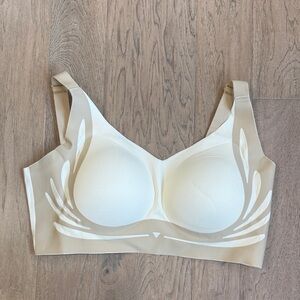 NWT LushFitting Elegant Cream and Beige Sports Bra Size 4XL-UP